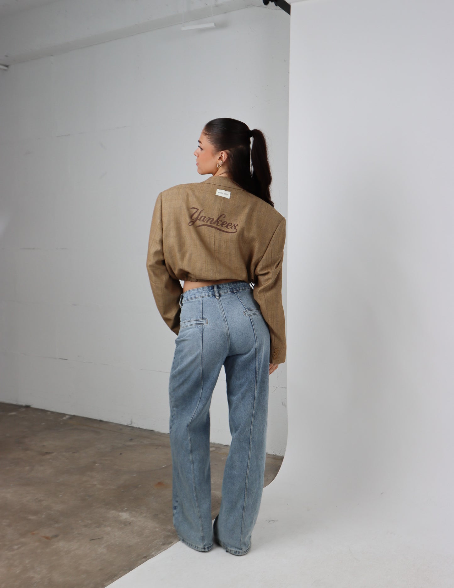 RENUED CROPPED BOMBER NY INSPIRED BLAZER BEIGE PLAID
