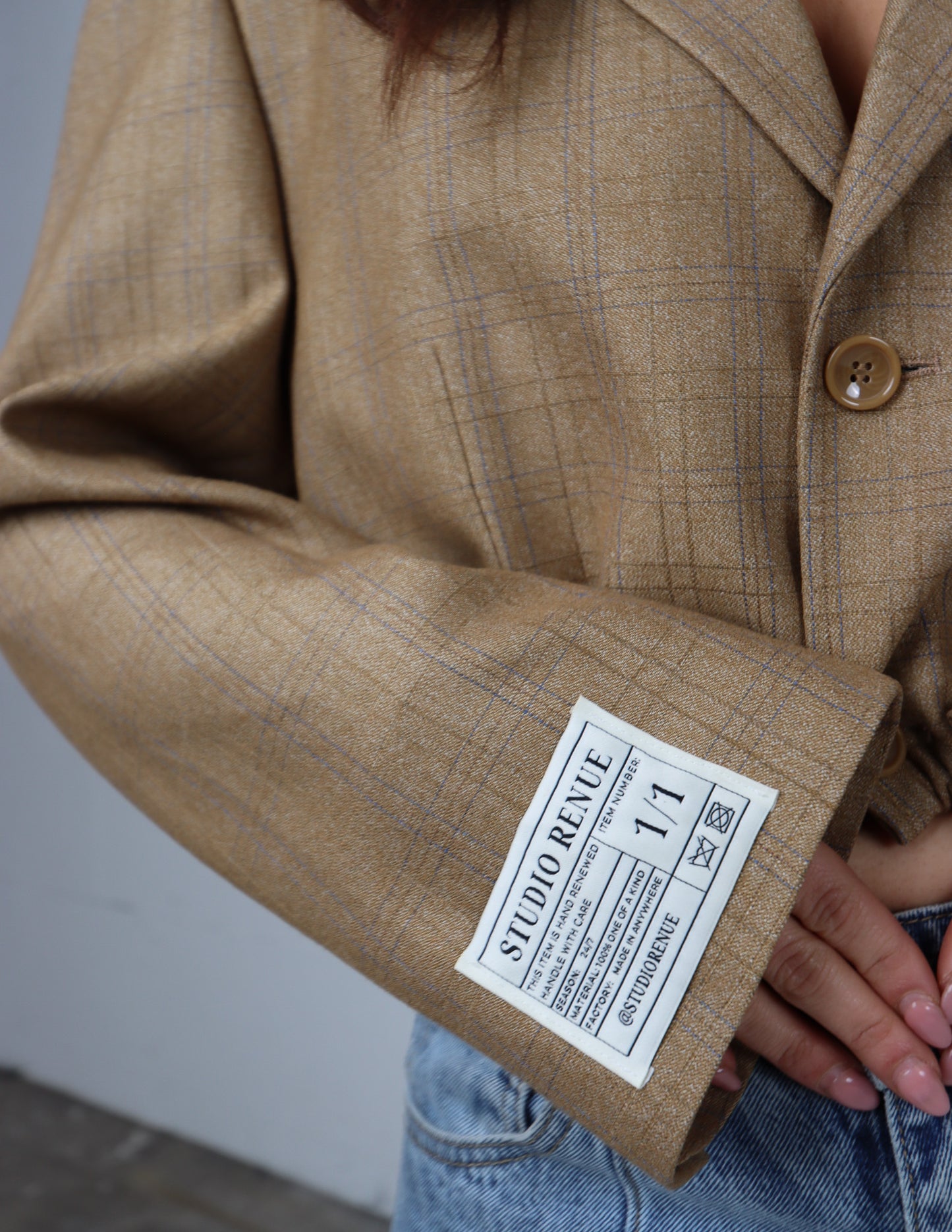 RENUED CROPPED BOMBER NY INSPIRED BLAZER BEIGE PLAID